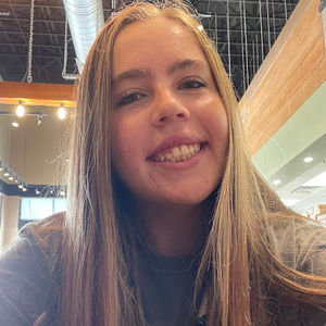 Meet your Posher, Olivia